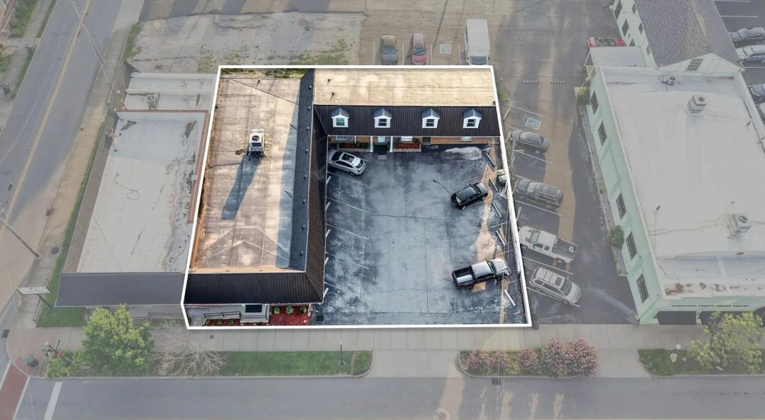 Commercial Property / 8 offices / Apt. Studio