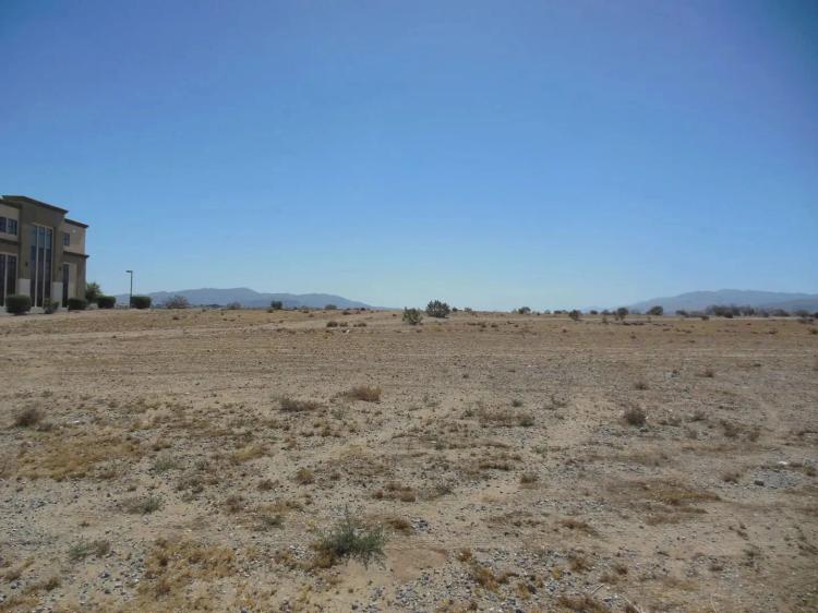 Commercial Zoned (C1) - High Desert (Hesperia, CA) central location