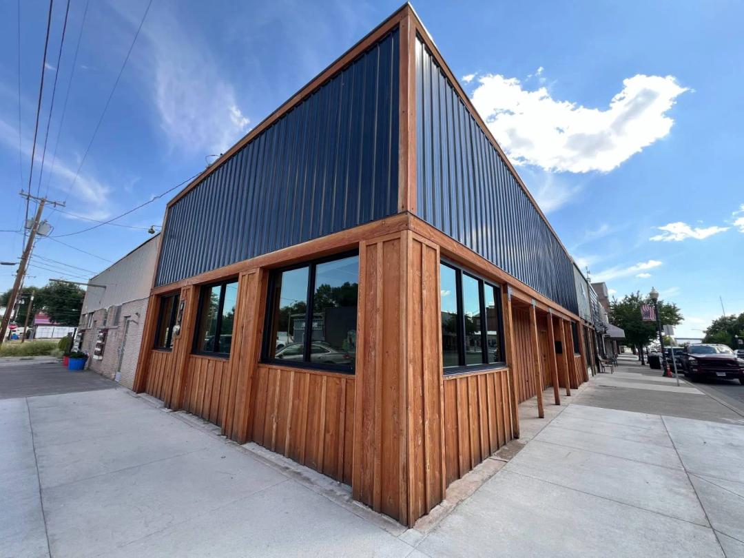 Eastern Oregon Broadway Avenue Commercial Building