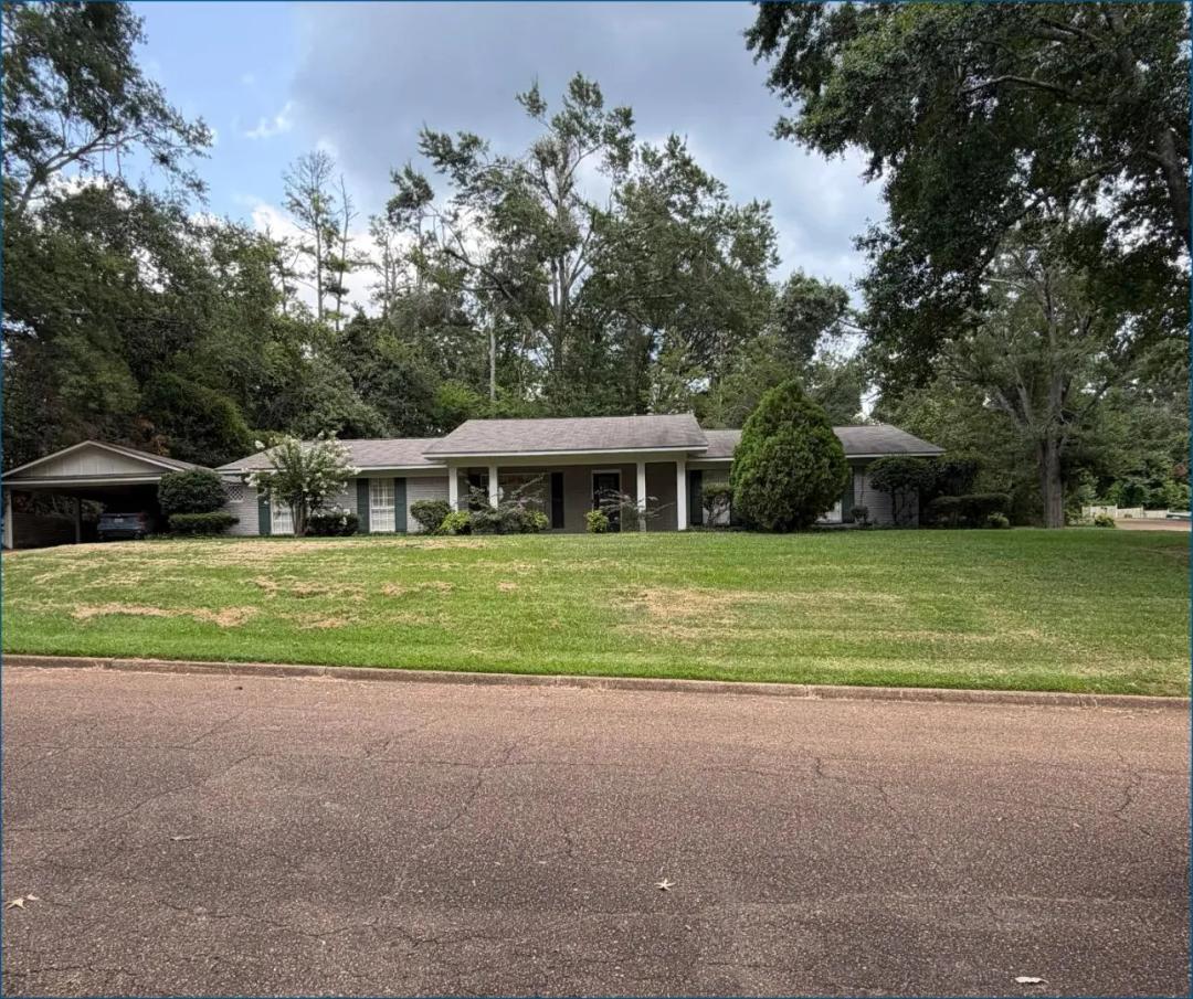 Home in Yazoo County at 806 Crestview Drive in Yazoo City, MS
