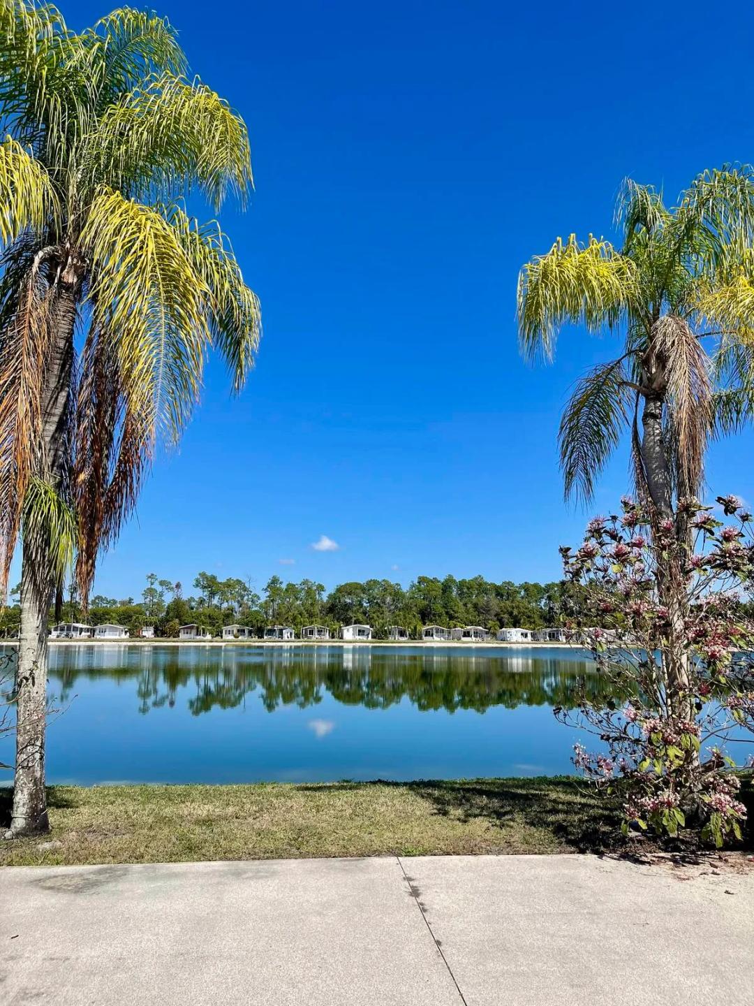 $165,000 - Lakefront Luxury