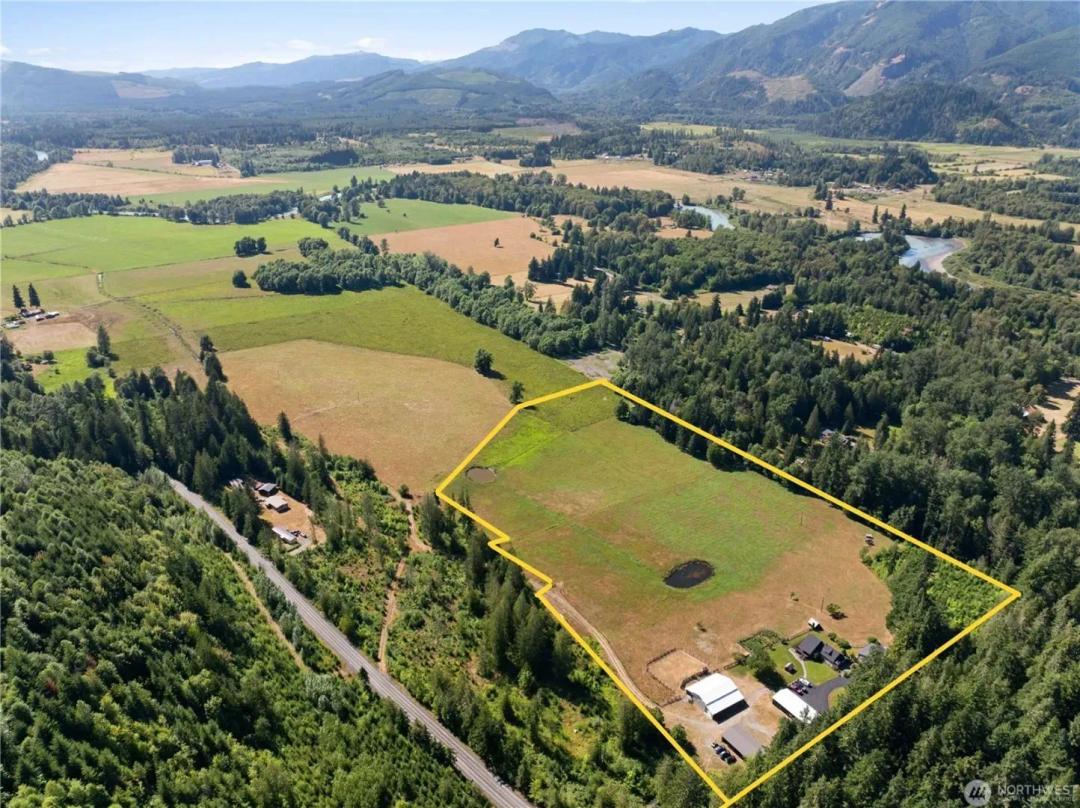 21.6 Acre Randle Farmhouse