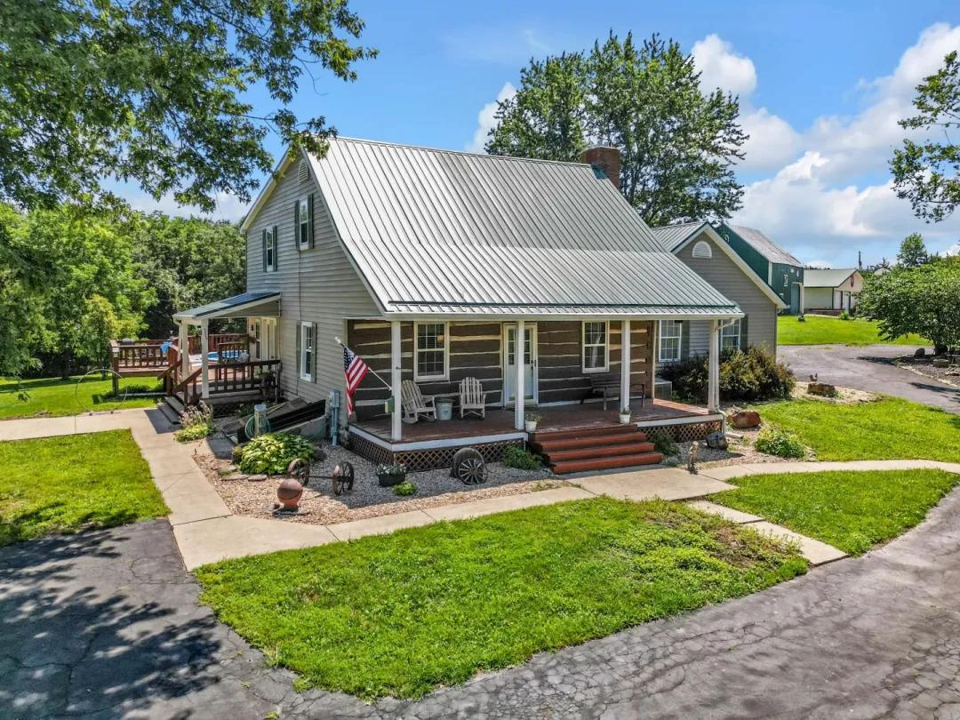 Historic Log Home Retreat with Modern Comforts on 15± Acres – Gasconade County