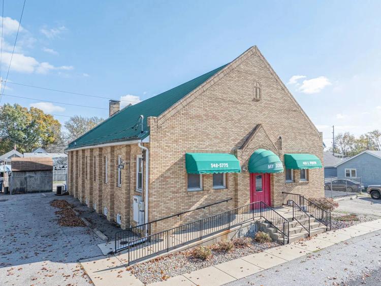 Multi-Use Commercial Property with Exceptional Potential for Businesses and Investors