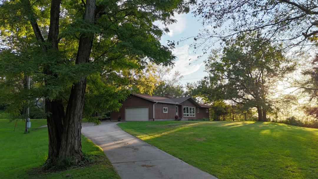 Hilltop Haven – Milan, IL
