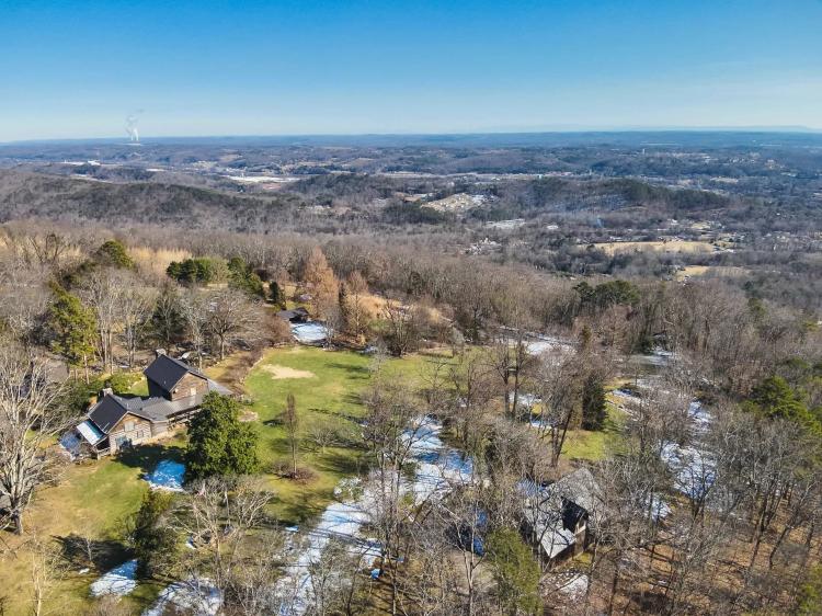 422 Acres With a Home & 4 Guest Homes in Rhea County, TN