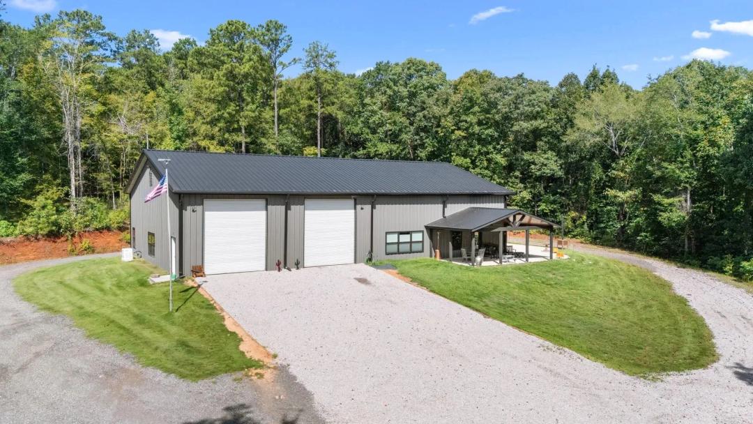 Barndominium Estate on 20 +/- Ac, Close to Auburn - Lee County, AL