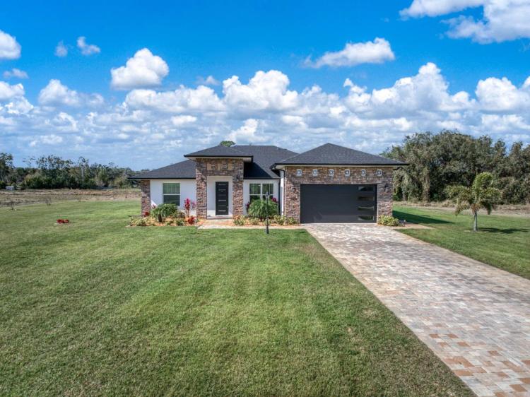Beautiful custom home in the heart of Lake Placid!