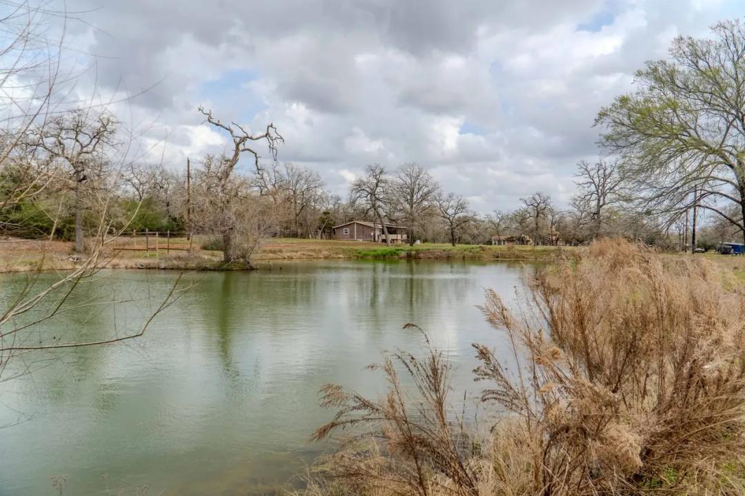7519 Silvermine Rd, Harwood, TX