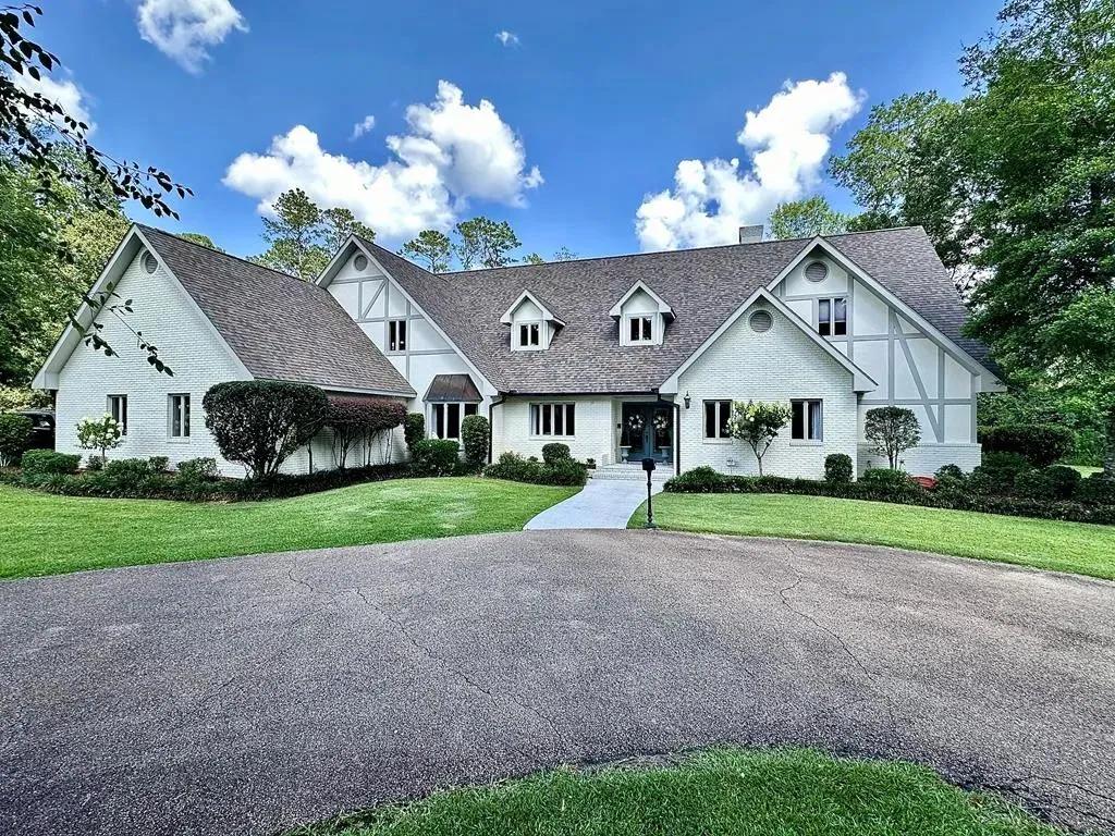 Home on 6.8 Acres | McComb, MS