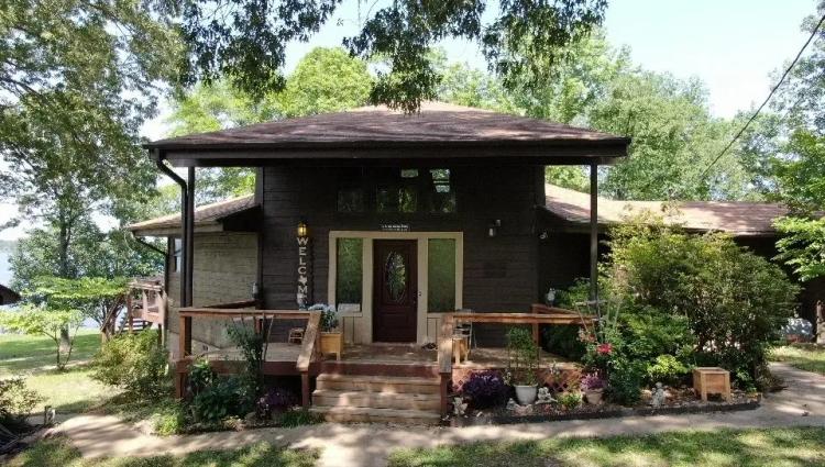 1.25 Acres of Waterfront on Lake Palestine!