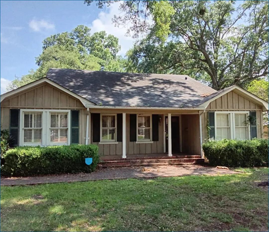 Home in Sunflower County at 607 East Percy Street in Indianola, MS