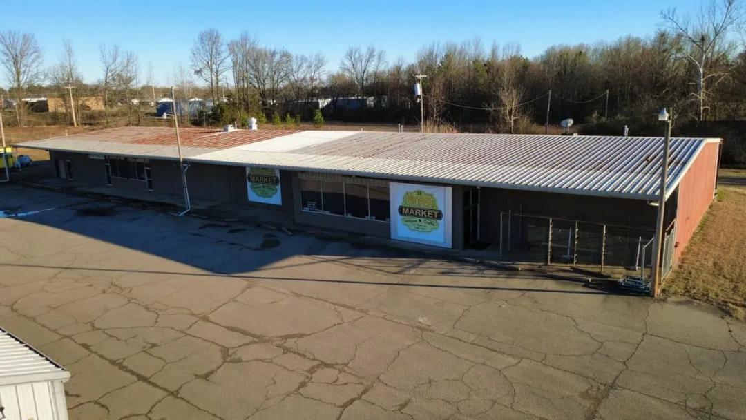 Prime 11,542 SF Commercial Property on 2.72 Acres with Expansion Potential