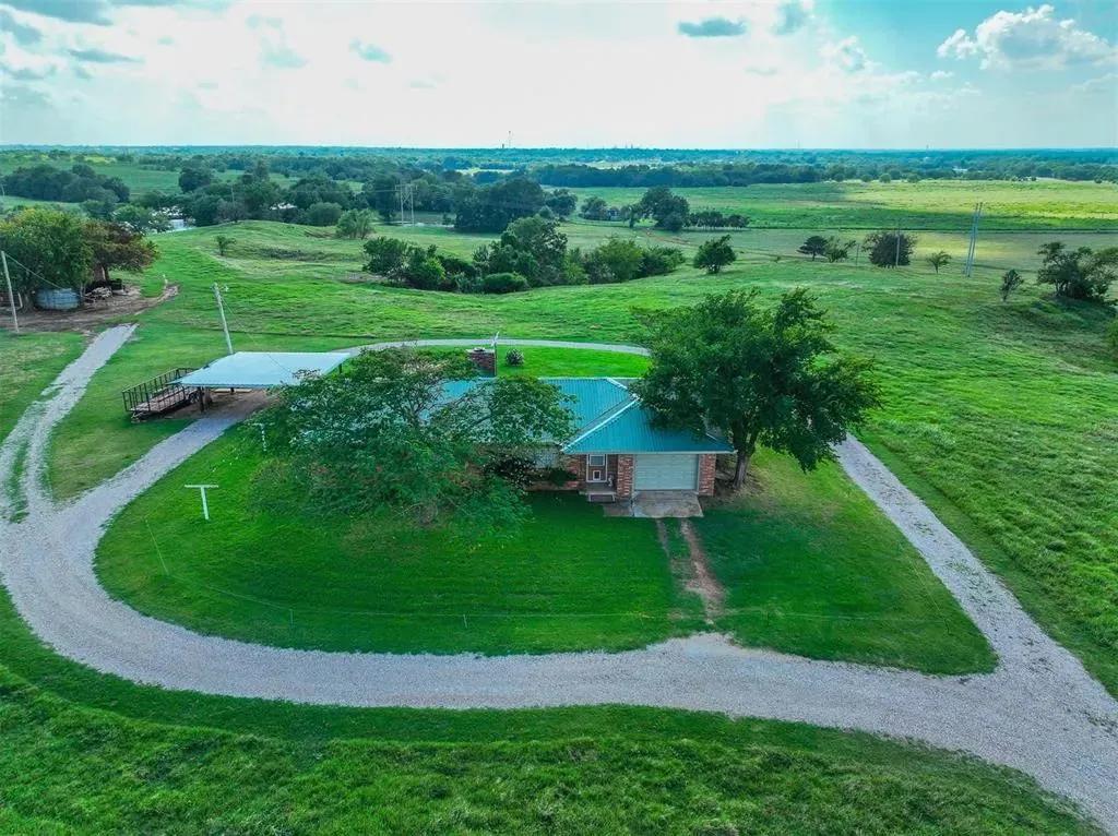 Cattle Ranch on 160 Acres in Maysville
