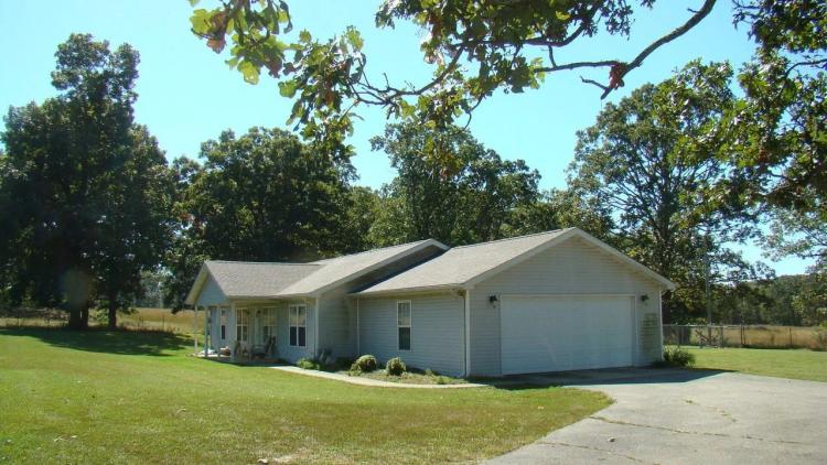18 Acres, 2 Bed/2 Bath, Drilled Well, Chain Link Fence Howell County