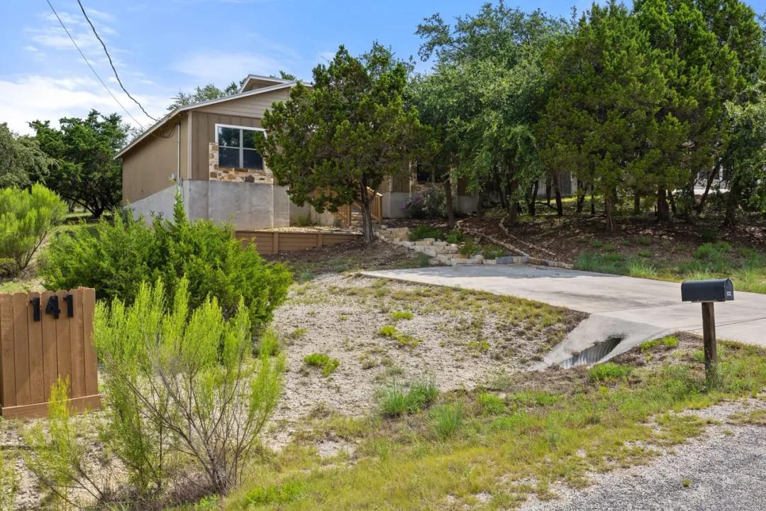 141 Cody Ct, Canyon Lake, TX