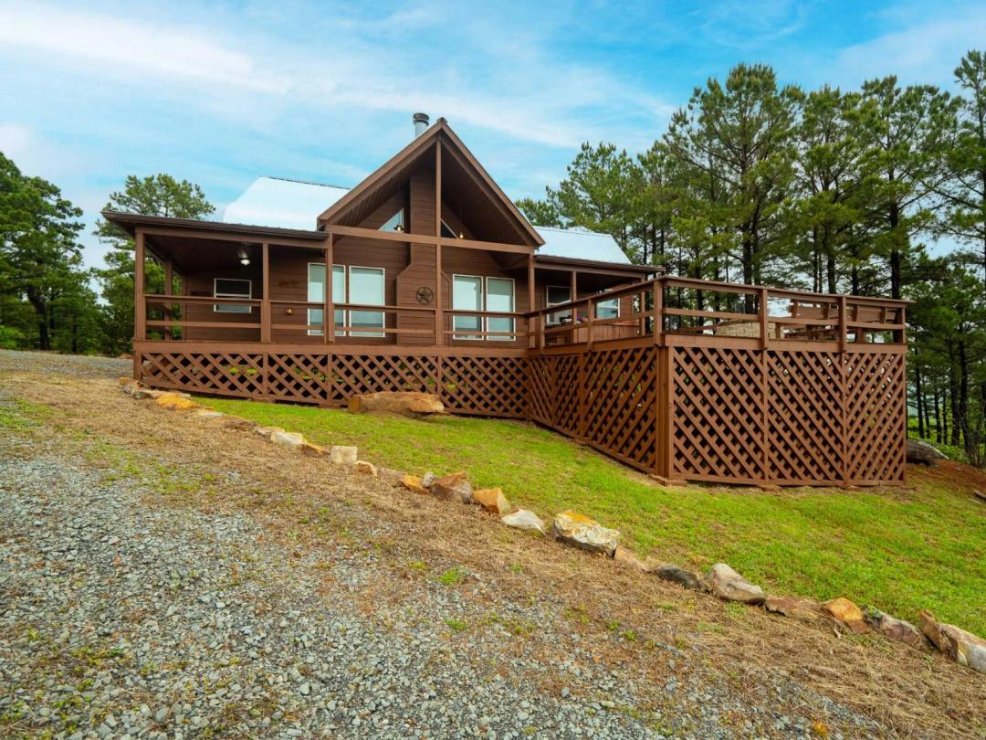 Mountain Retreat, Sardis Lake Views!