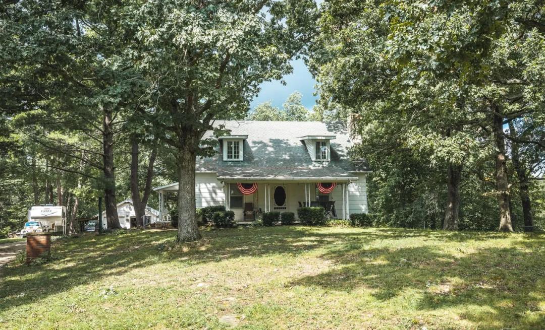 Becker Rd Lodge, near Mearmec River, Cuba & Hwy 44