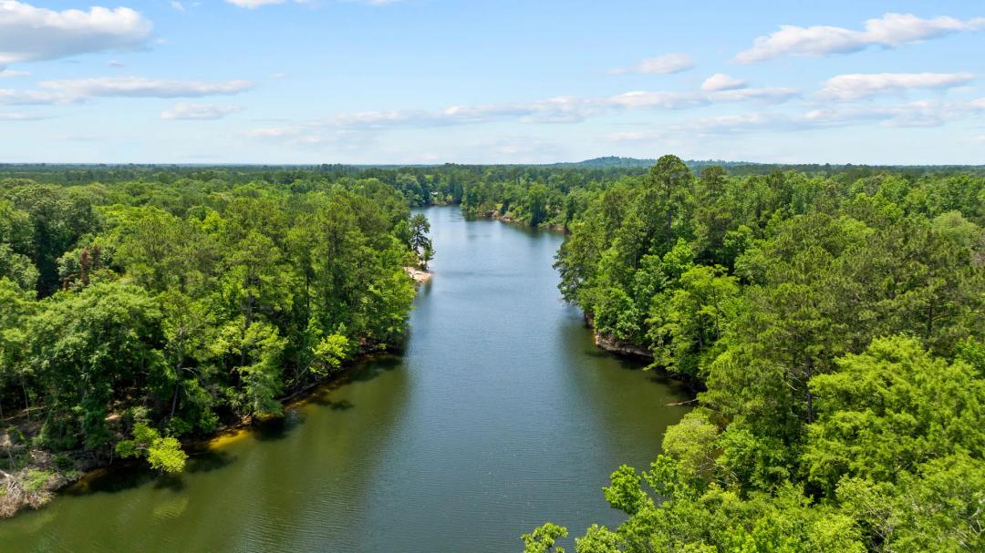 Private Riverfront Lodge