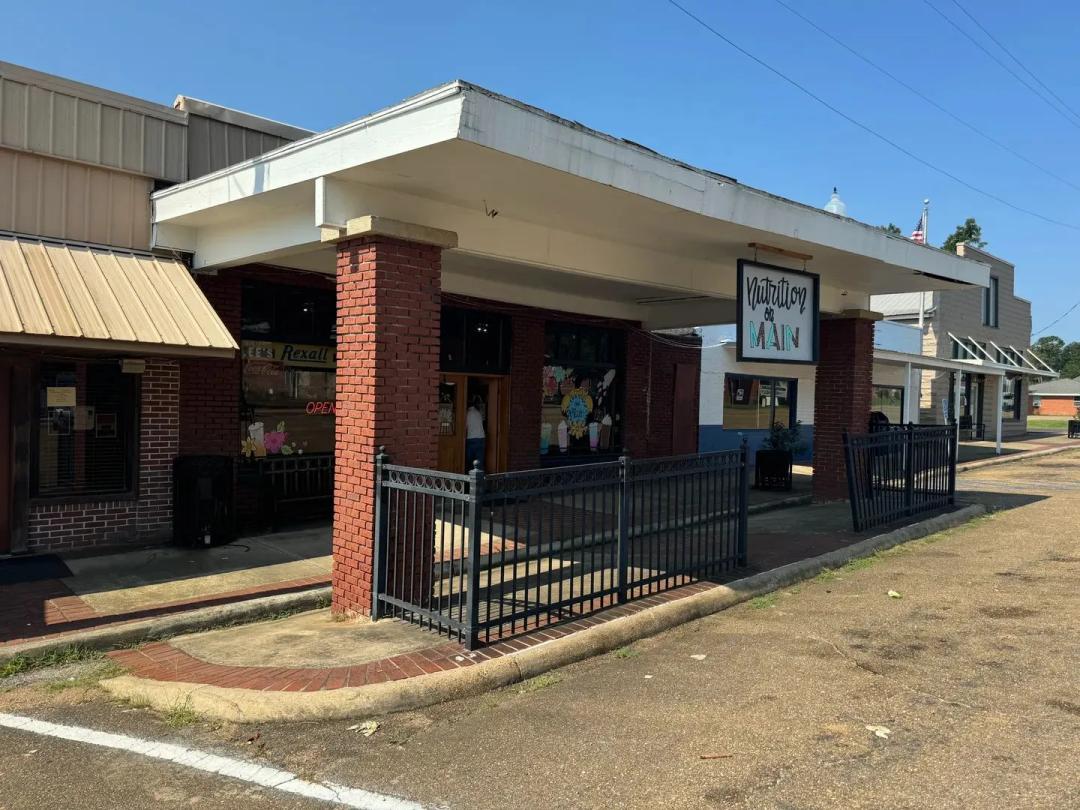 Commercial Building in New Hebron in Lawrence County, MS