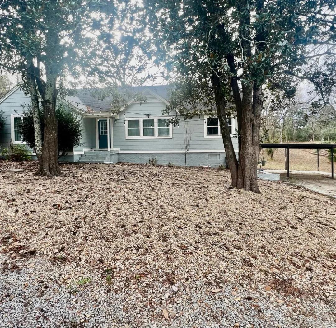 Home in Oktibbeha County at 519 Highway 82 in Starkville, MS