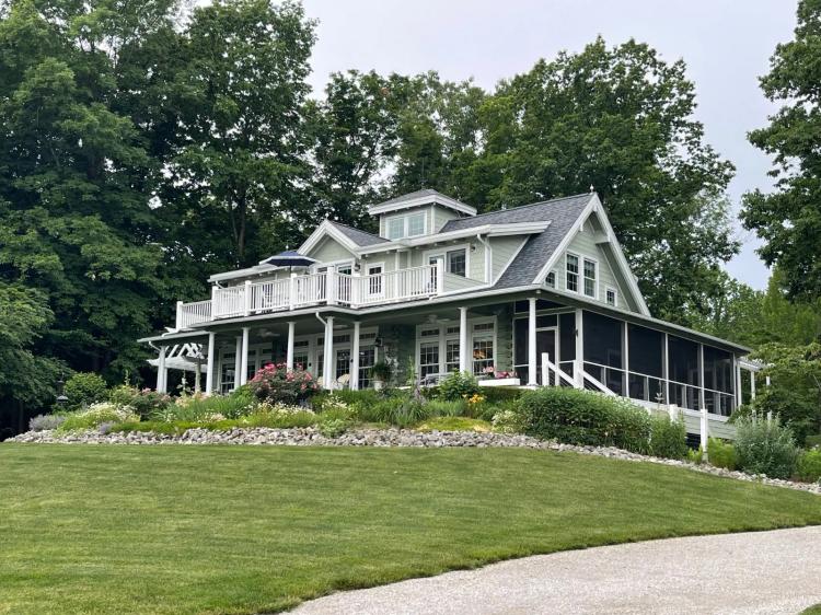 Welcome to The Magna Vista Breathtaking Views of the Ohio River!