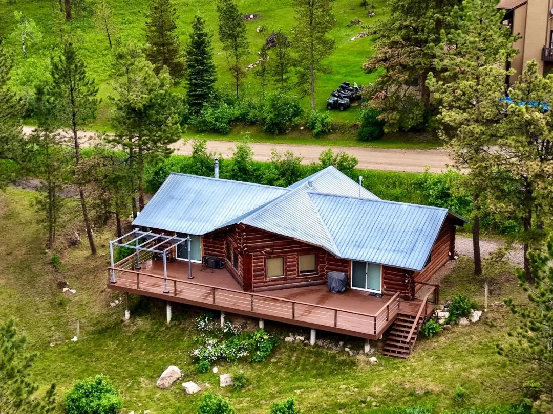 Sunlit Log Retreat on Sun Mountain Drive