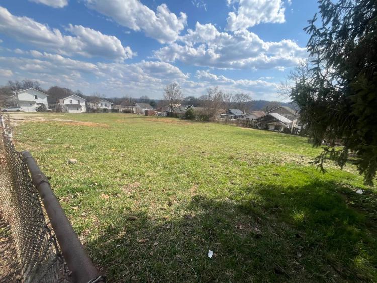 0.8+/- Acre Lot in Charleston