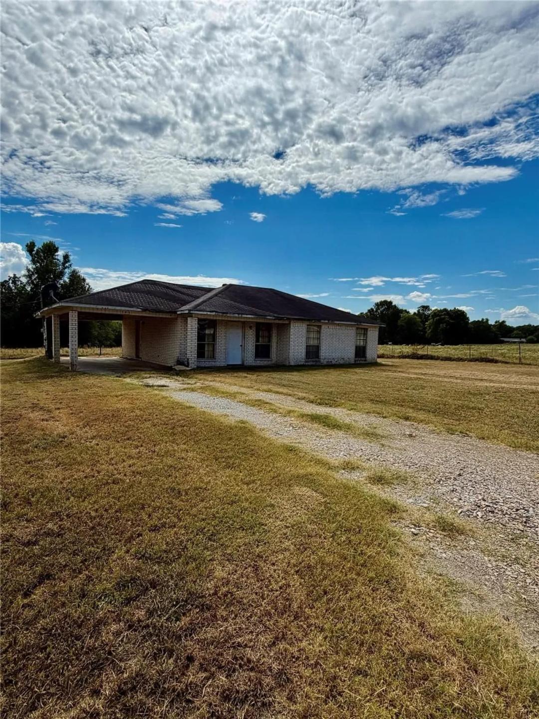 145 Lakeview ST Avery TX 75554