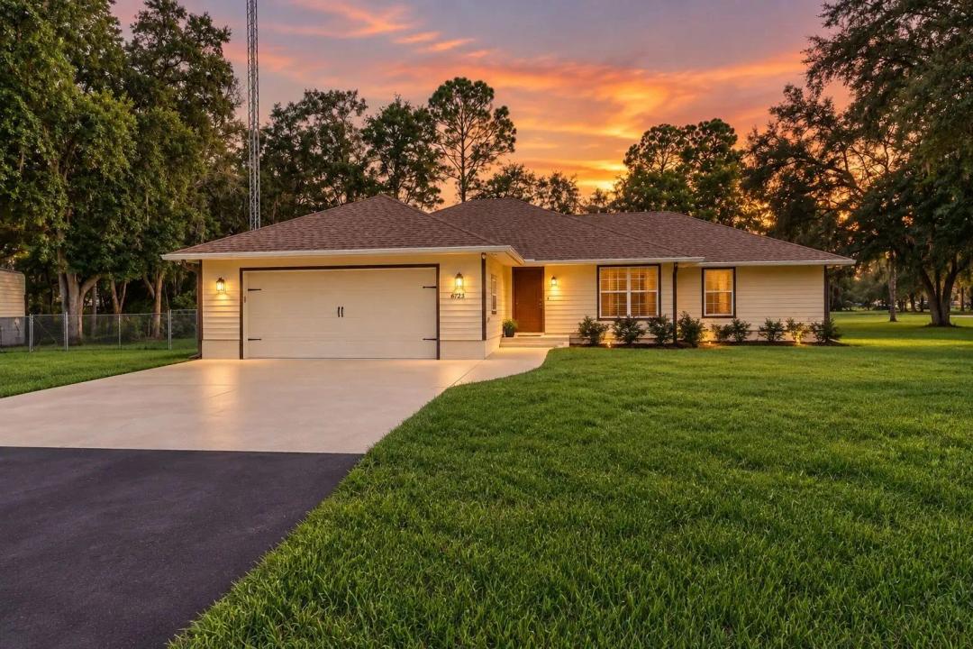COUNTRY LIVING NEAR LAKE HAMPTON