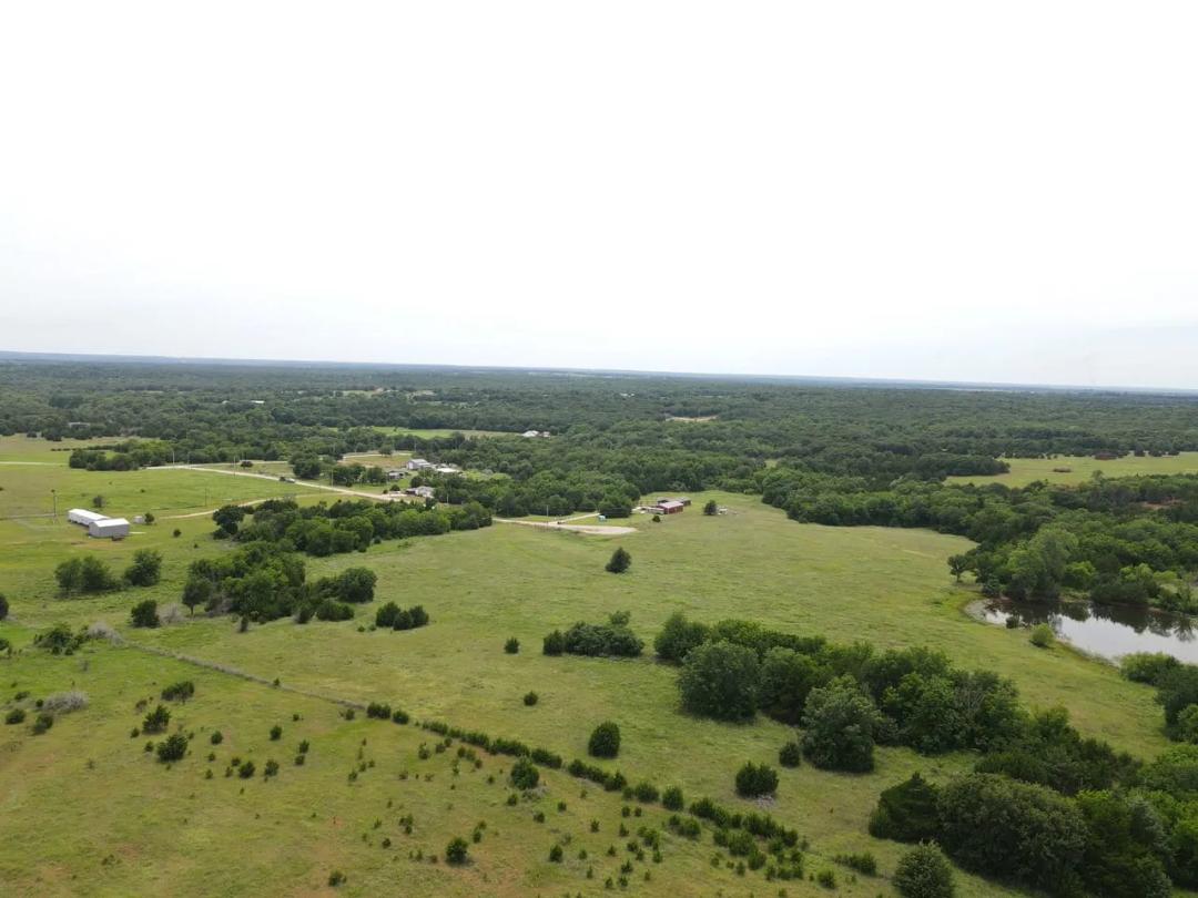 Country lot in cul-de-sac