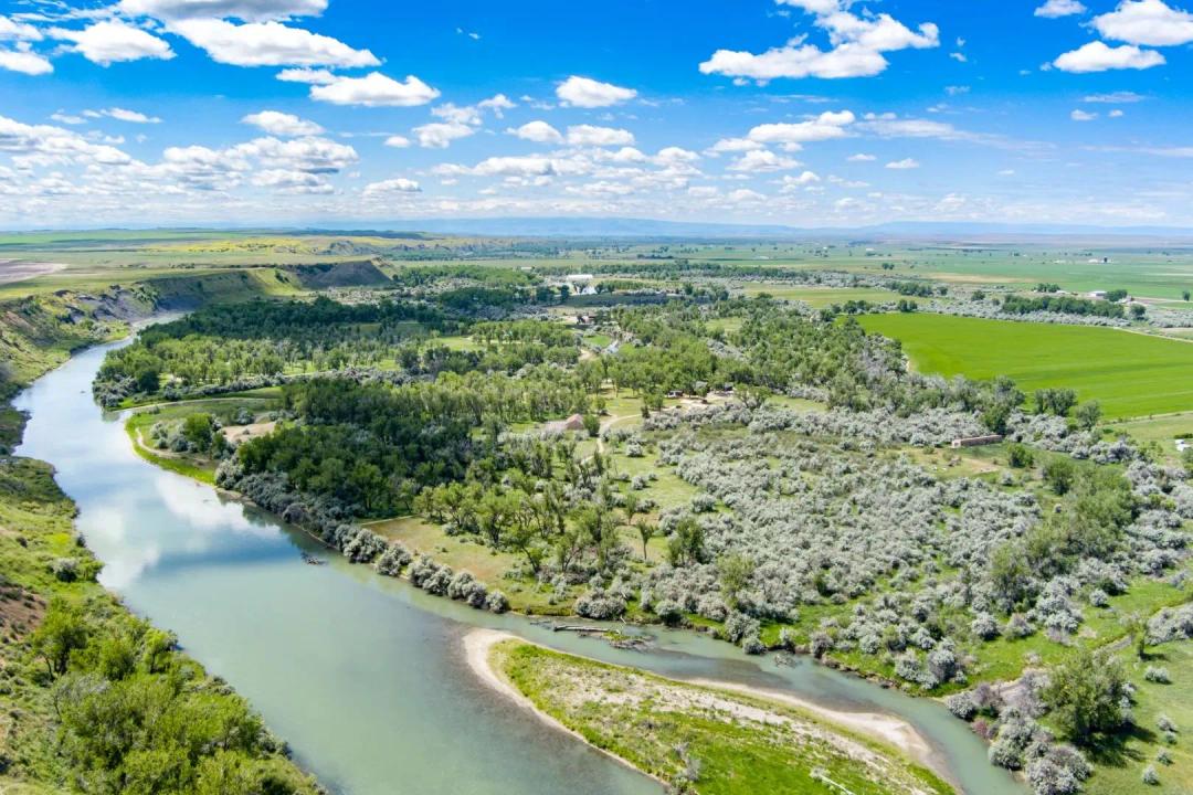 Eagle Nest Lodge