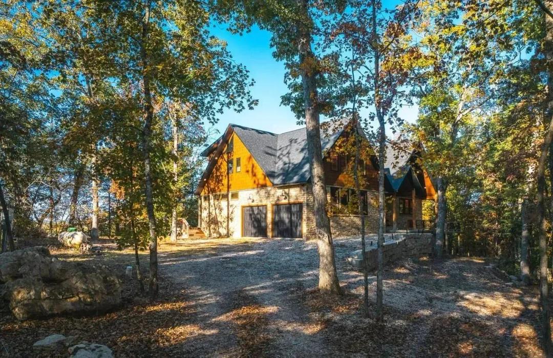 Table Rock Lake Luxury