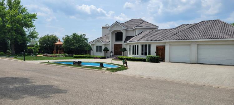 Minnesota Luxury Home with Lake ViewsFor Sale At Auction