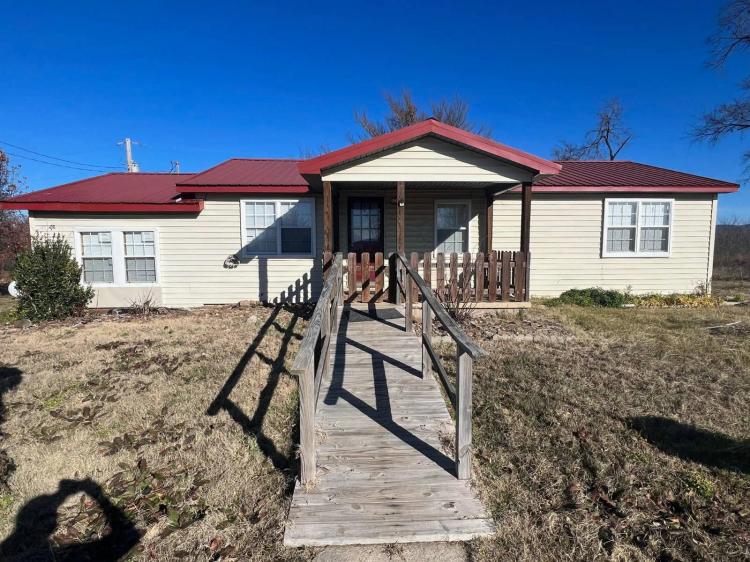 2 Bedrooms1 Bathroom on 5.00 Acres at 41106 State Hwy 63