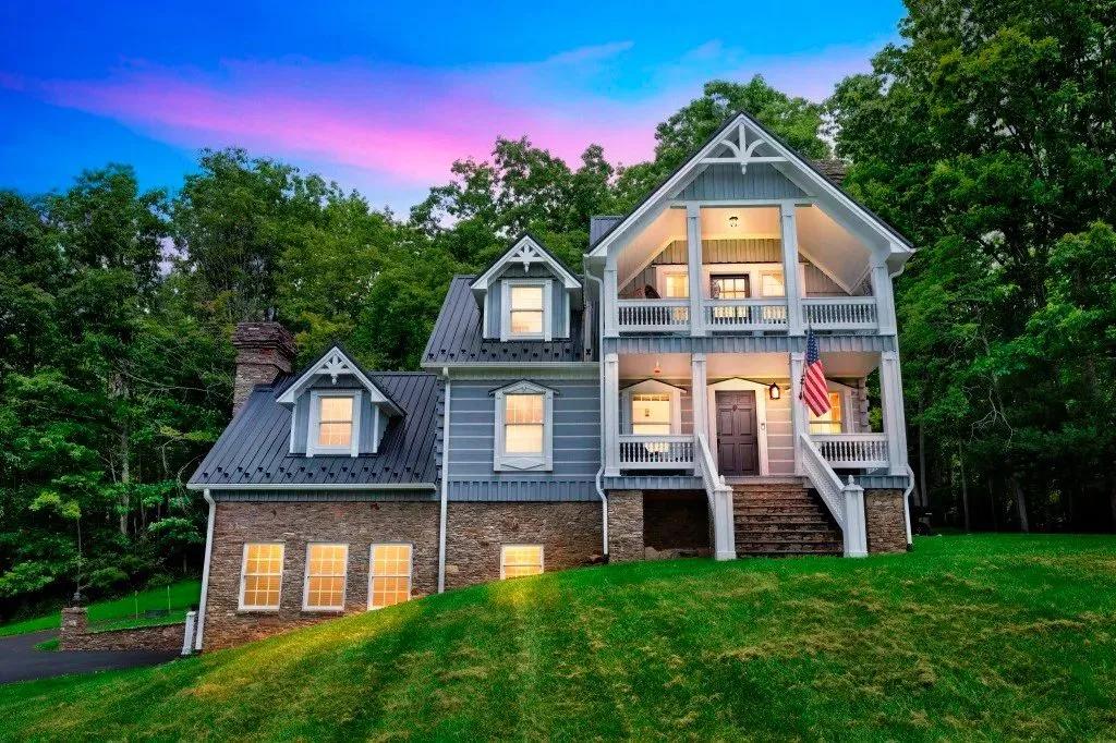 125-Acre Modern Log Home in Wytheville, VA for Sale - Borders National Forest!