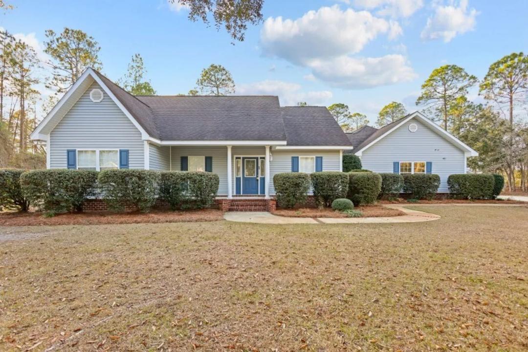 83 Barrington Dr