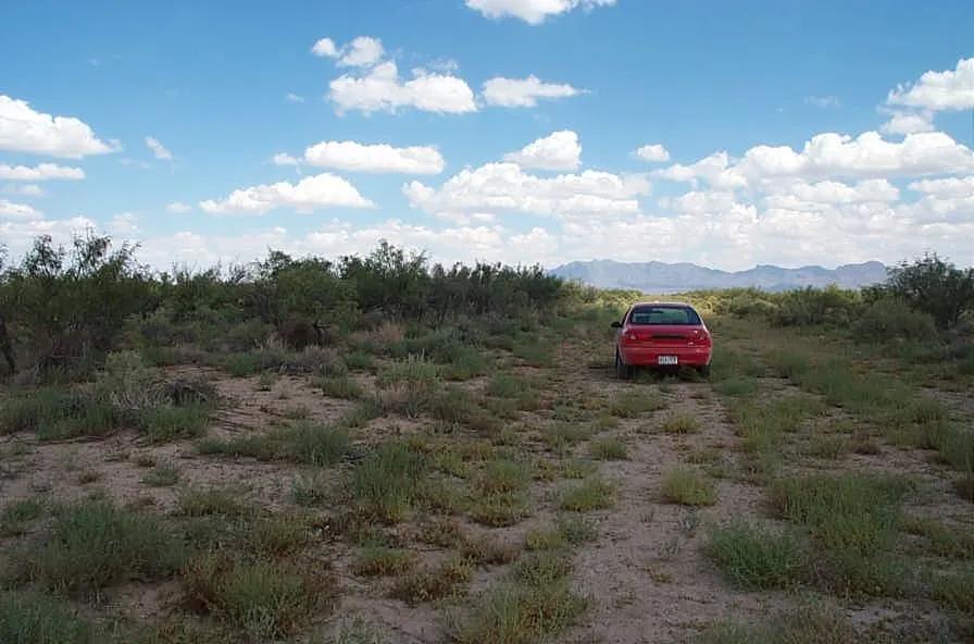 2 adjoining lots south of Deming New Mexico. Mobiles, modudal housing allowed