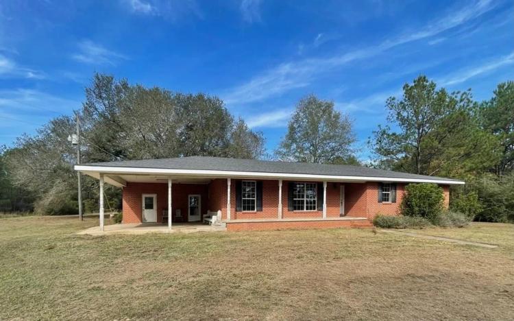 Home with Acreage For Sale in Sandy Hook, MS