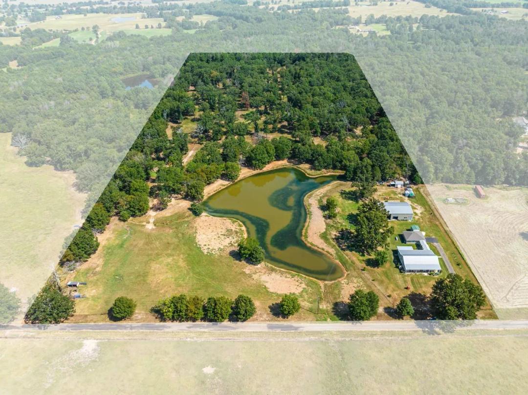 Custom Home On Acreage With Shop & Pond Detroit TX