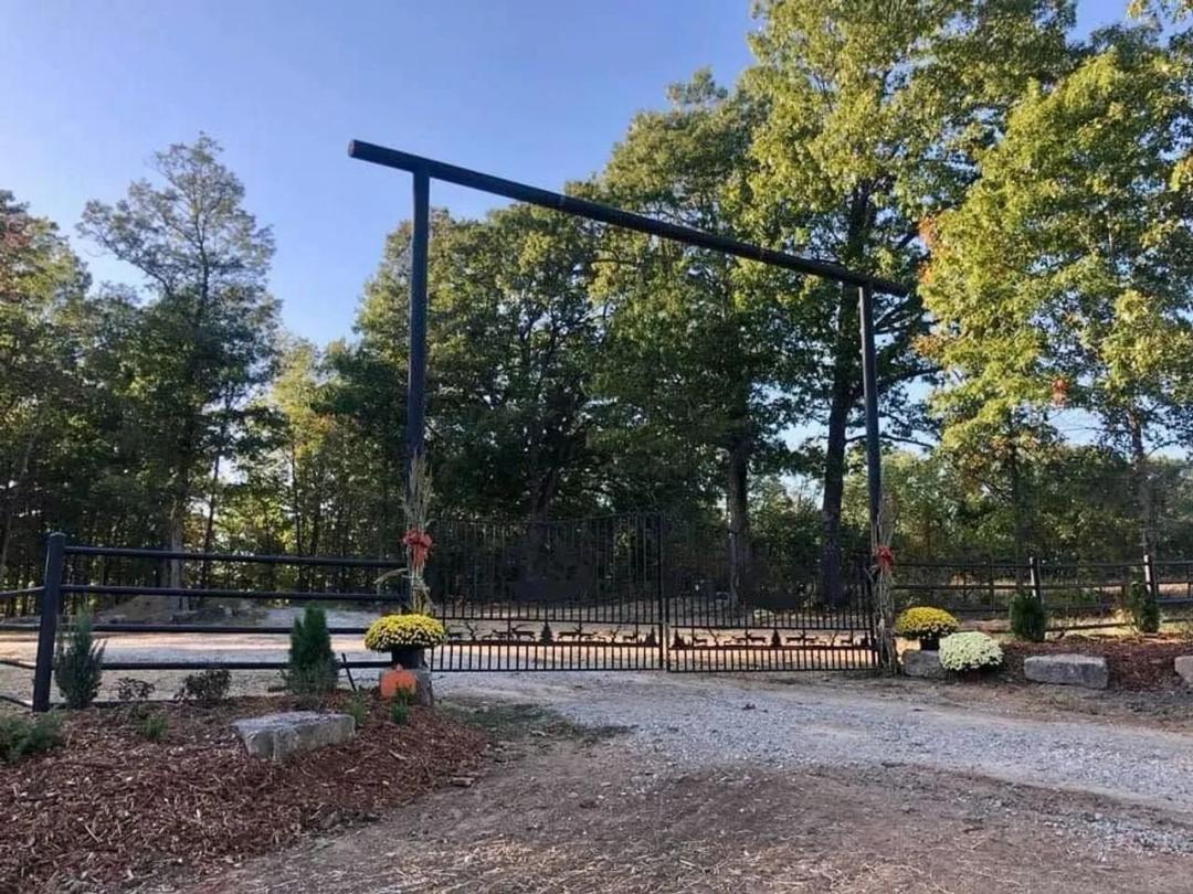 30 Acres, Arena, Cabins, Wooded, Drilled Well, RV Hook-Ups, Texas County
