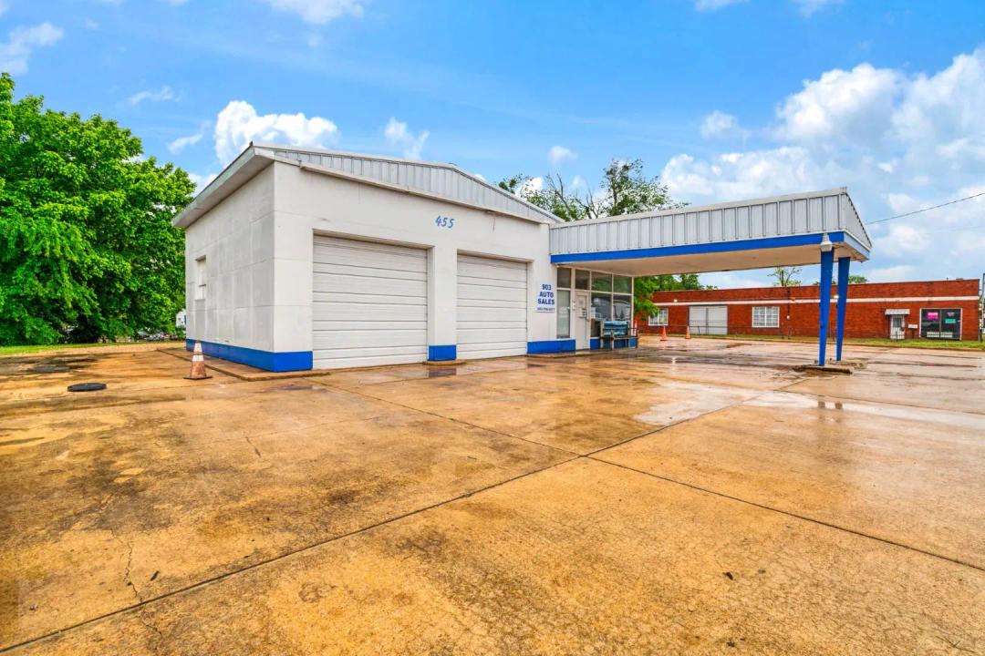 High Visibility Corner Commercial Lot