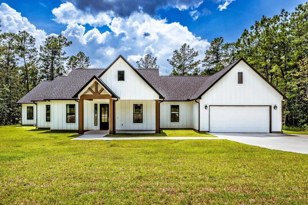 Modern Farmhouse on 1 Acre with Attached Guest House