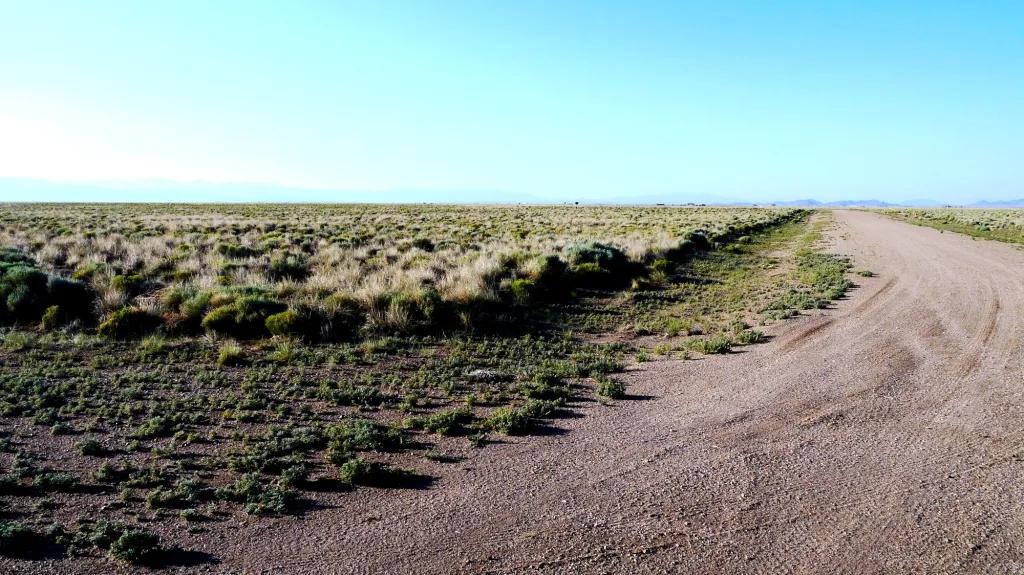 Corner lot with distant Mountain Views * Mobiles & modulars allowed