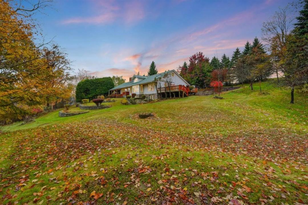 Private Country Estate up For Auction with 49 Acres & 4 Bedroom