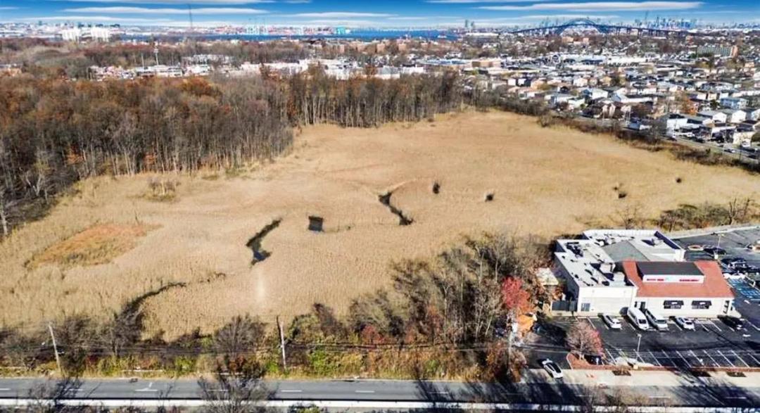 2.28 Acres at 1105 Goethals N Rd