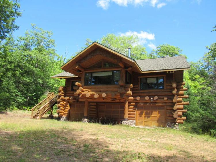667+ Acre Log Lodge With Lakes 50086588