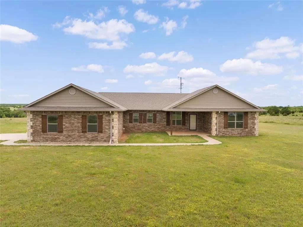 Charming Hilltop Retreat – 3BR Home on 9.9 Acres with Views & Screened Porch