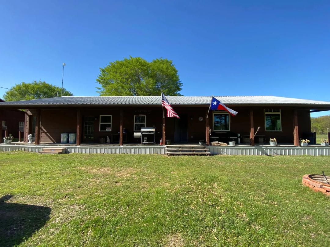 Charming 21-Acre Country Estate with Versatile Living in Powderly TX