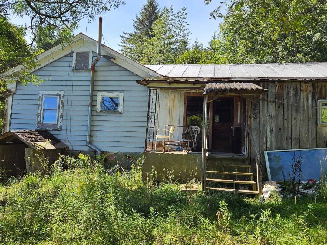 5 Bedrooms2 Bathroom on 2.60 Acres at 6064 Phillips Hill Rd